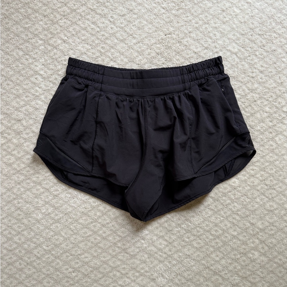Lululemon Hotty Hot Low Rise Lined Short 2.5”